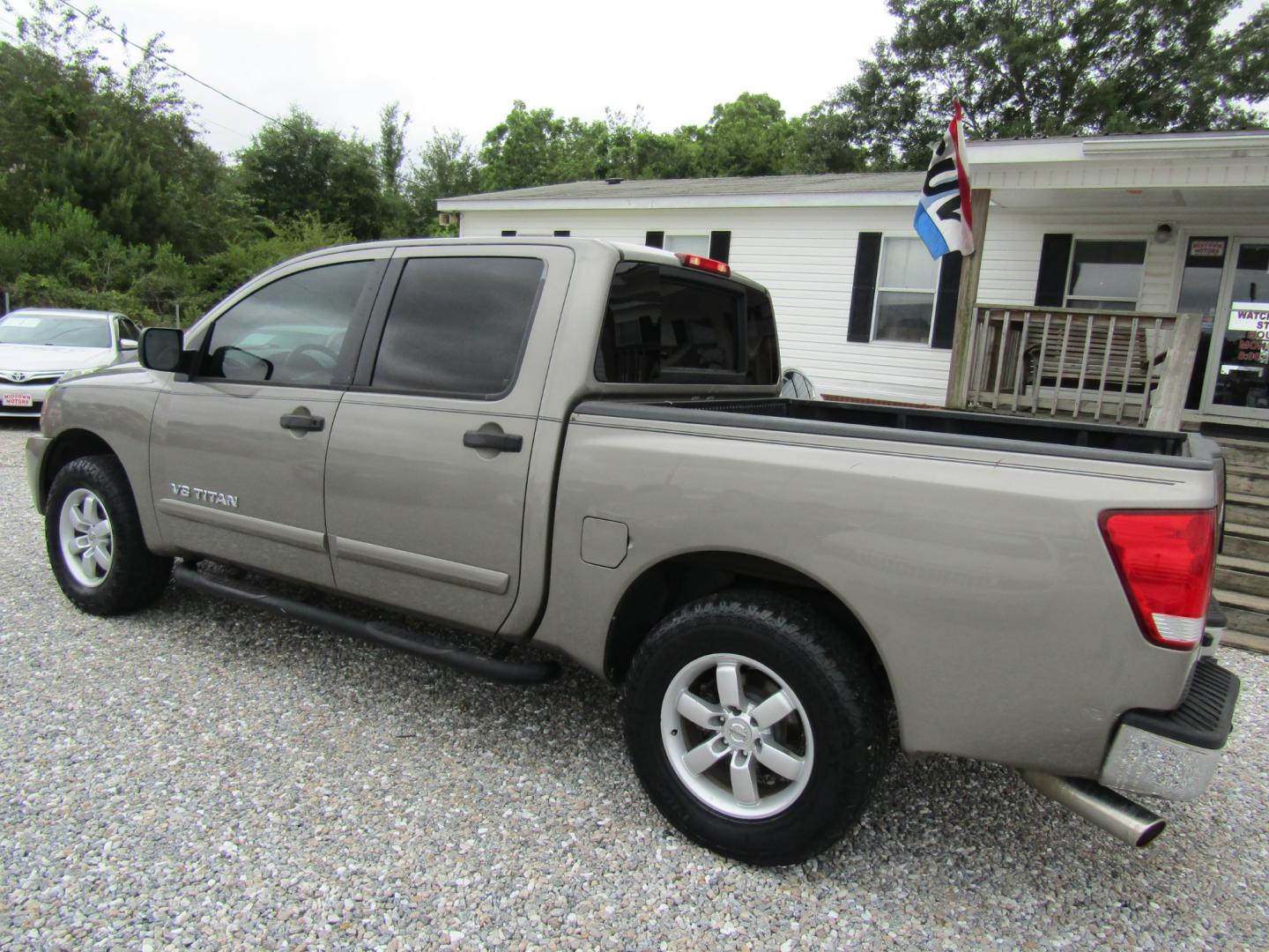 2008 Gray Nissan Titan LE Crew Cab 2WD SWB (1N6AA07DX8N) with an 5.6L V8 DOHC 32V engine, Automatic transmission, located at 15016 S Hwy 231, Midland City, AL, 36350, (334) 983-3001, 31.306210, -85.495277 - Photo#5